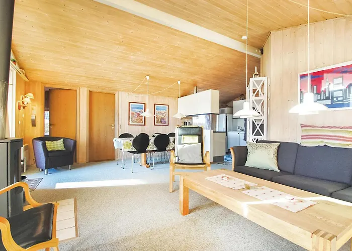 بيت للعطل 3 Bedroom In *